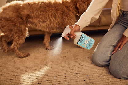 Mrs. MEYER'S CLEAN DAY Biobased Pet Odor Spray – Holiday Gift for the Eco-Conscious Pet Lover