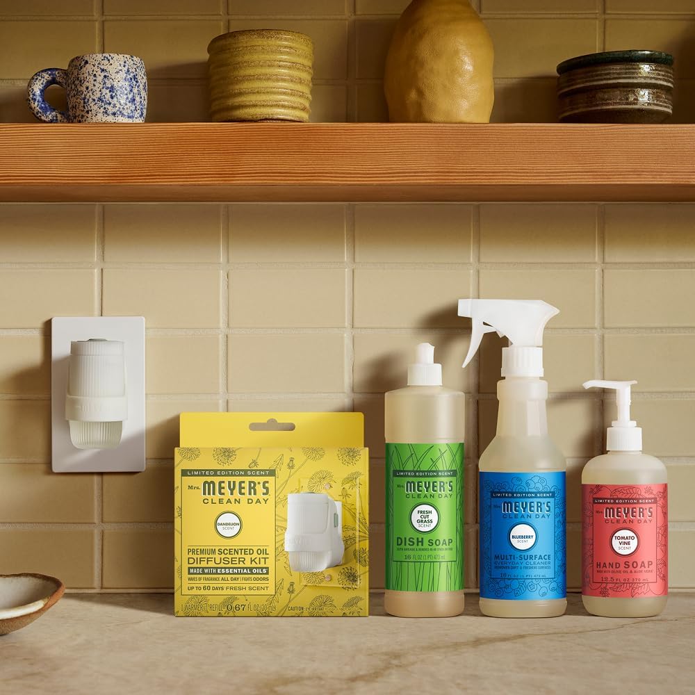 MRS. MEYER'S CLEAN DAY Blueberry Everyday Cleaner – Plant-Based Wipe-Down Spray for a Calmer Cleaning Ritual