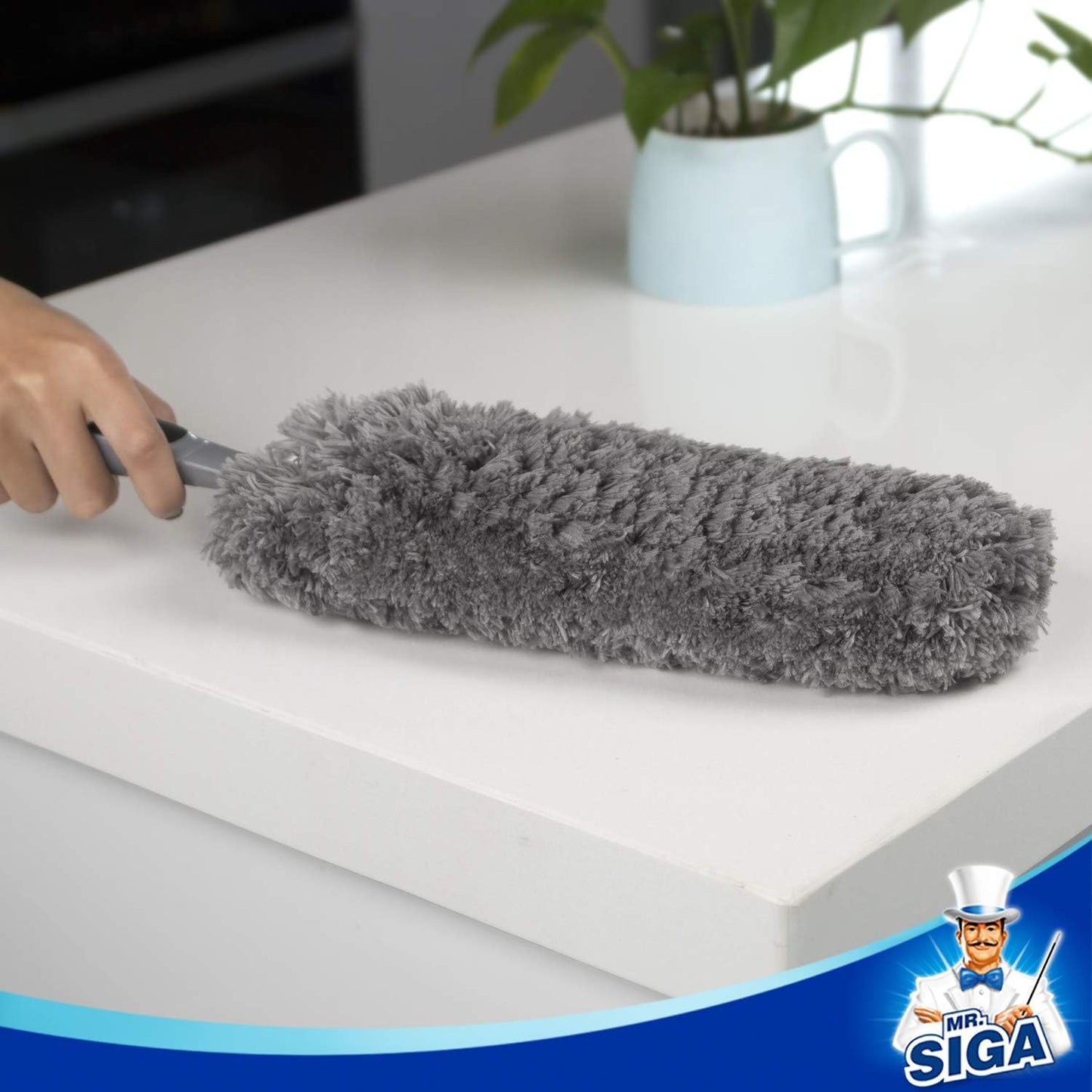 polyester head material that is soft on delicate surfaces like screens and wood
