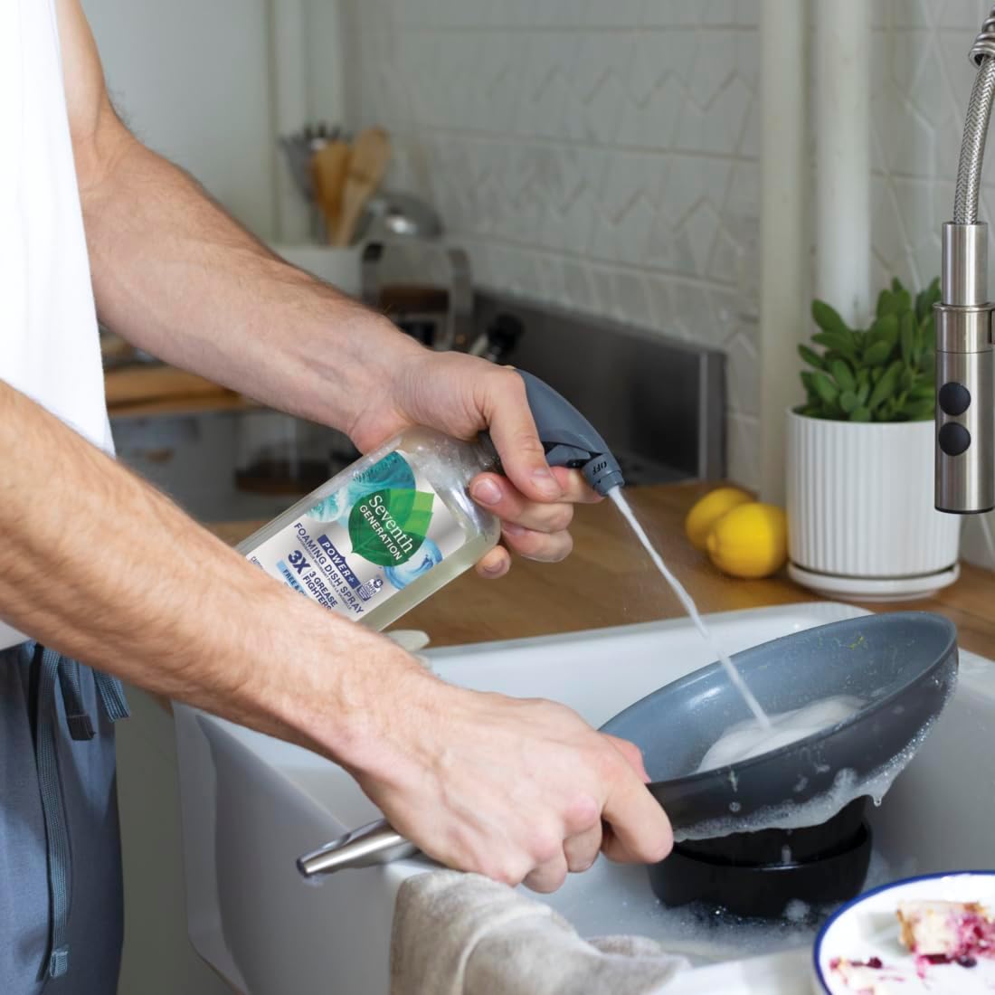 Seventh Generation Foaming Dish Spray — Fragrance and Dye-Free Formula for Child-Safe Post-Meal Cleanup