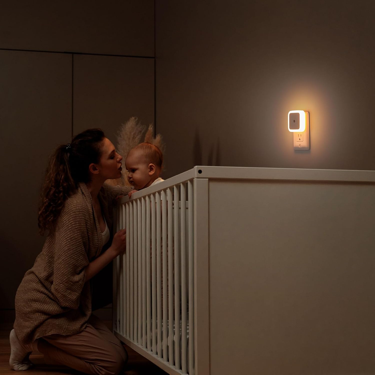 Sujeet Dusk to Dawn Night Light 8-Pack – Decorative Plug-in Lighting for Cozy Home Mood and Seasonal Styling