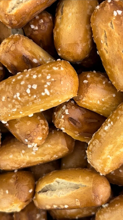Utz Bulk Bite-Size Pretzels 52 oz Resealable Barrel – Mindful Portion-Controlled Snacking for Balanced Lifestyle Goals